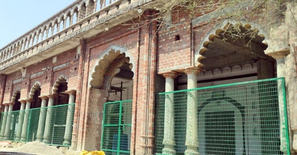 संभल में जनेटा दरगाह विवाद मुतवल्ली ने कहा- वक्फ की संपत्ति, जांच शुरू