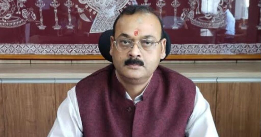 निर्माणाधीन अल्मोड़ा वृद्धाश्रम का डीएम आलोक कुमार पांडेय ने किया निरीक्षण, गुणवत्ता और समयबद्धता पर जोर