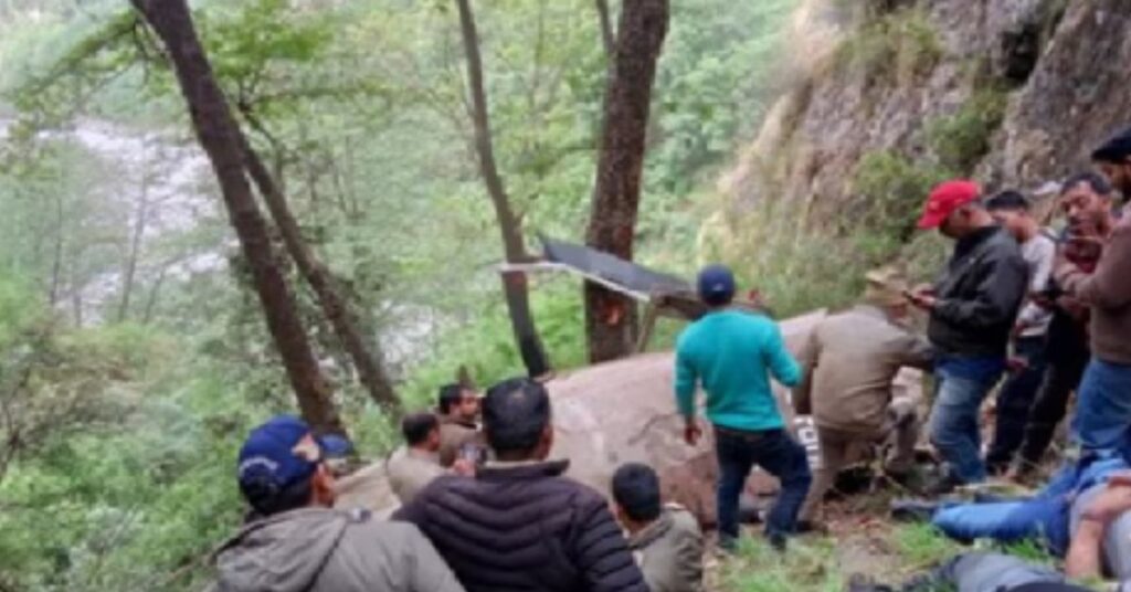 उत्तरकाशी में भीषण हेलीकॉप्टर हादसा 5 की मौत, 2 घायल, जांच के आदेश
