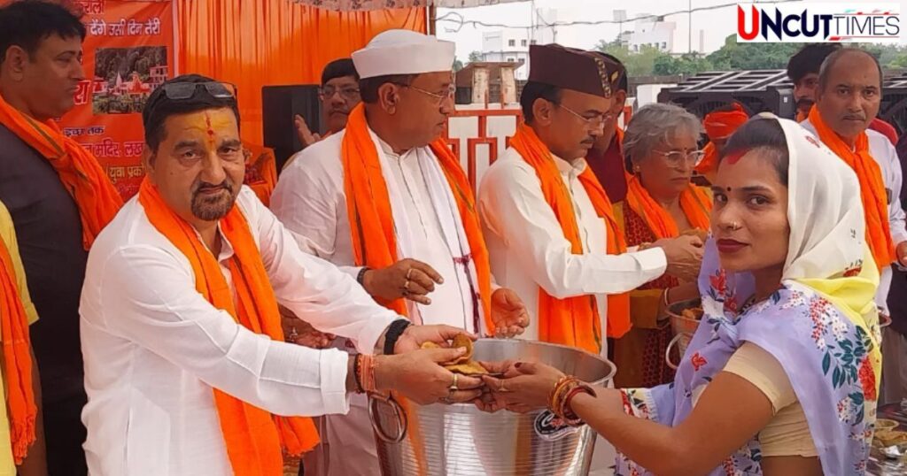 कैंची धाम स्थापना दिवस : लखनऊ हनुमान सेतु मंदिर में भंडारा